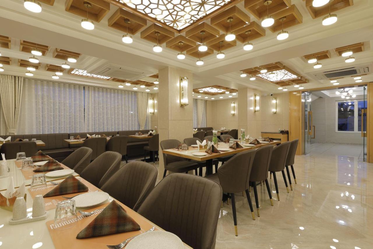 Hotel Elysian Residency Ahmedabad Exterior photo