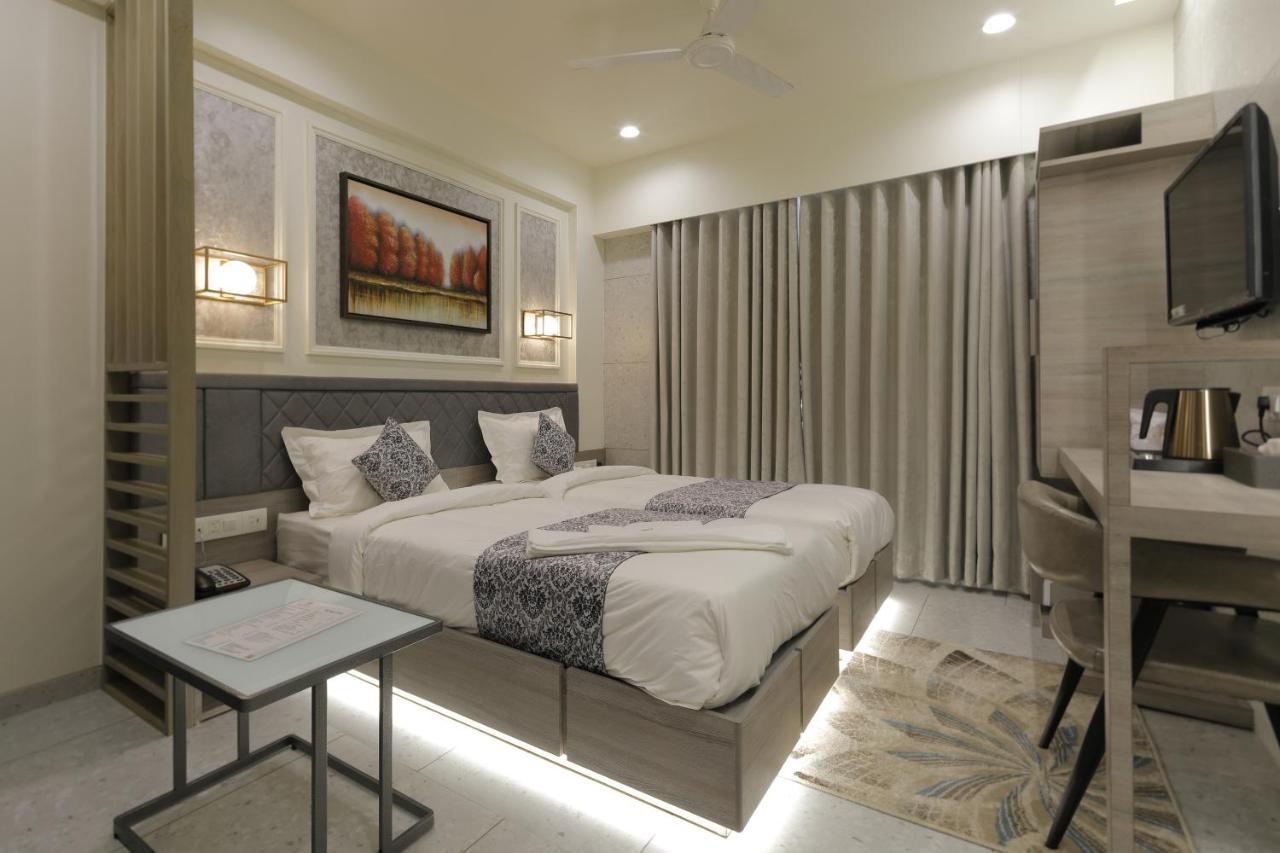 Hotel Elysian Residency Ahmedabad Exterior photo