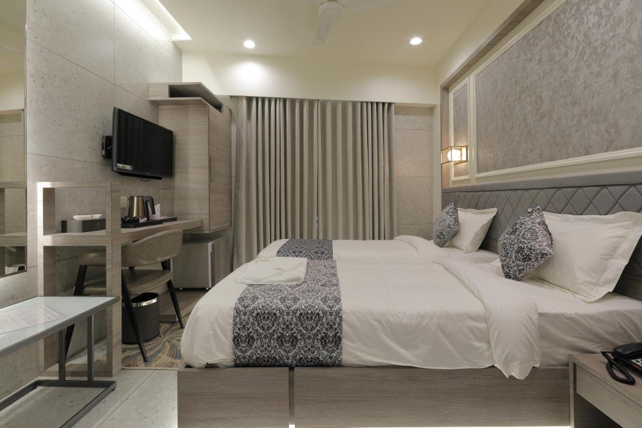 Hotel Elysian Residency Ahmedabad Exterior photo