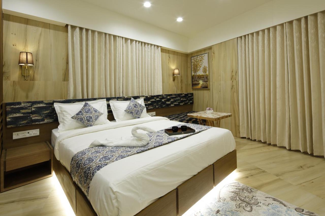 Hotel Elysian Residency Ahmedabad Exterior photo