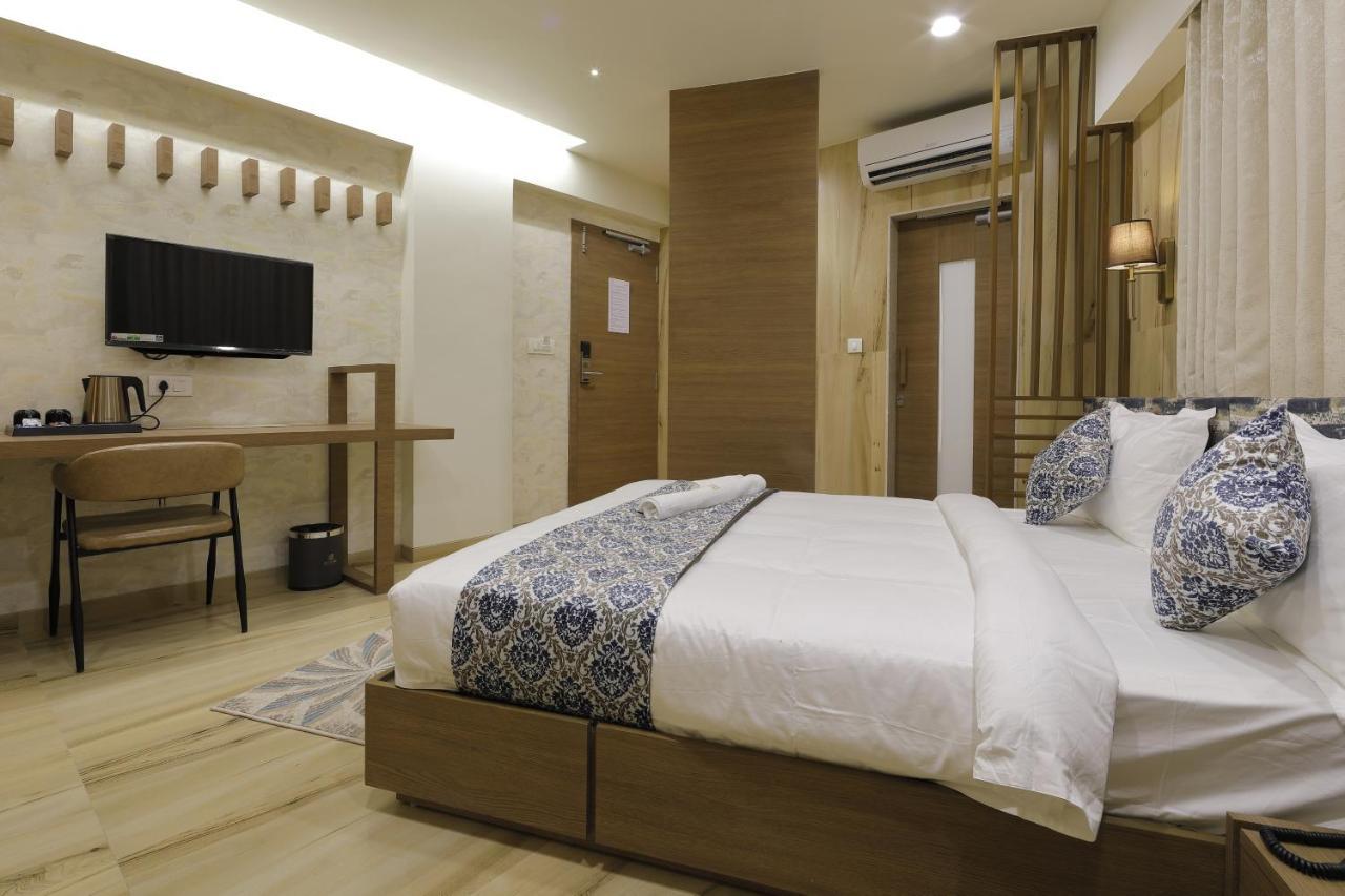 Hotel Elysian Residency Ahmedabad Exterior photo