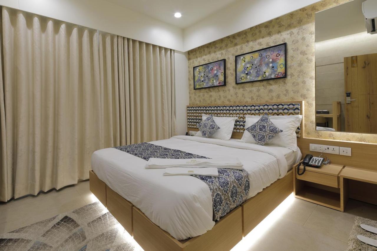 Hotel Elysian Residency Ahmedabad Exterior photo